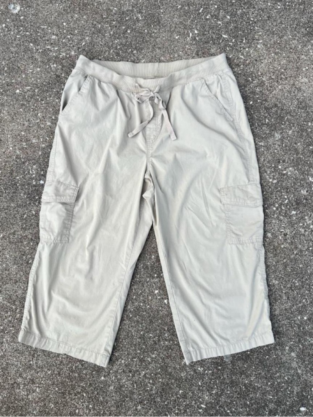St. John's Bay Cropped Cargo Pants